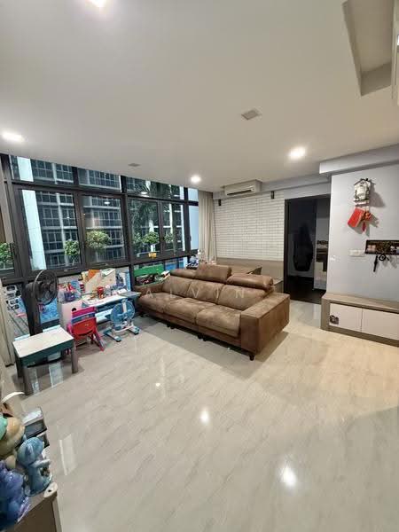 Symphony Suites, 1 Yishun Close, Sembawang / Yishun, 4 Bedrooms, 1,023 sqft, Condominium For Sale, by Alvin Tay, 500257971 - Living Room - PropertyGuru.com.sg