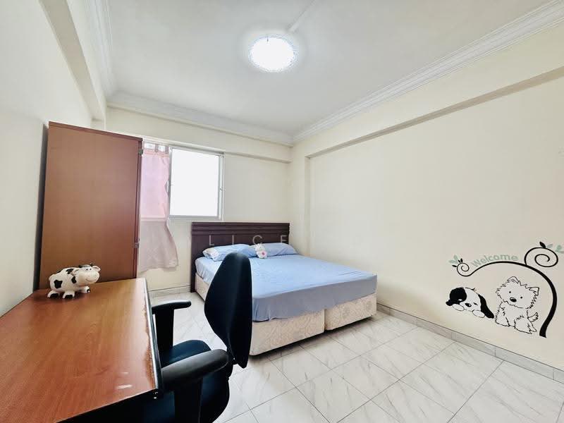 443 Tampines Street 43, 443 Tampines Street 43, Pasir Ris / Tampines, Room Rental, 120 sqft, HDB Flat For Rent, by Alice Ng 黄素芳, 500258013 - Bedroom - PropertyGuru.com.sg