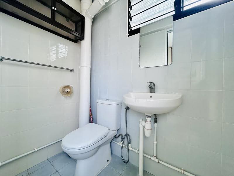 443 Tampines Street 43, 443 Tampines Street 43, Pasir Ris / Tampines, Room Rental, 120 sqft, HDB Flat For Rent, by Alice Ng 黄素芳, 500258013 - Bathroom - PropertyGuru.com.sg