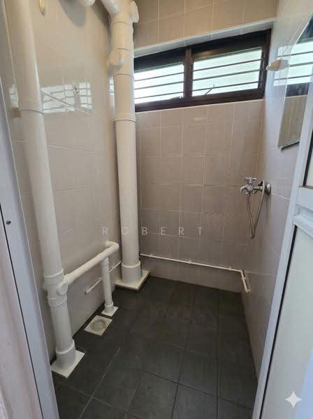 501 Bedok North Street 3, 501 Bedok North Street 3, Bedok / Upper East Coast, 2 Bedrooms, 635 sqft, HDB Flat For Sale, by Robert Ng, 500258019 - Bathroom - PropertyGuru.com.sg