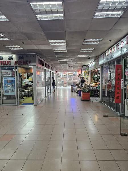 Golden Mile Tower, 6001 Beach Road, Beach Road / Bugis / Rochor, 678 sqft, Mall Shop For Sale, by Johnny Chia Pu Joo, 500258044 - Corridor - CommercialGuru.com.sg
