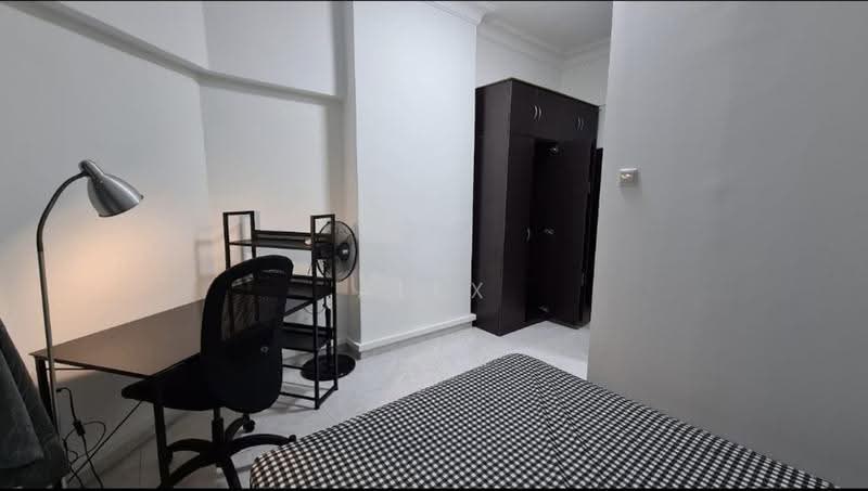 Textile Centre, 200 Jalan Sultan, Beach Road / Bugis / Rochor, 5 Bedrooms, 883 sqft, Apartment For Sale, by Alex Lim, 500258046 - Master Bedroom - PropertyGuru.com.sg