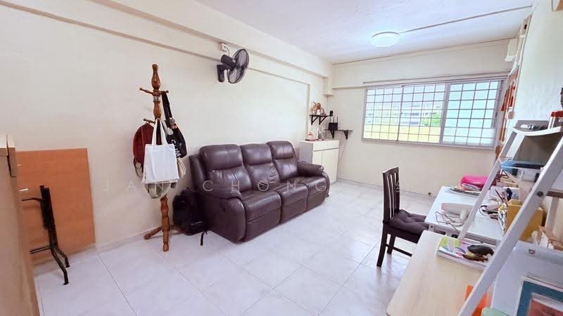 167 Bukit Batok West Avenue 8, 167 Bukit Batok West Avenue 8, Dairy Farm / Bukit Panjang / Choa Chu Kang, 2 Bedrooms, 796 sqft, HDB Flat For Sale, by Jan Chong 张纳旗, 500258048 - Living Room - PropertyGuru.com.sg