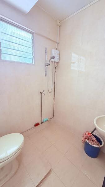167 Bukit Batok West Avenue 8, 167 Bukit Batok West Avenue 8, Dairy Farm / Bukit Panjang / Choa Chu Kang, 2 Bedrooms, 796 sqft, HDB Flat For Sale, by Jan Chong 张纳旗, 500258048 - Bathroom - PropertyGuru.com.sg
