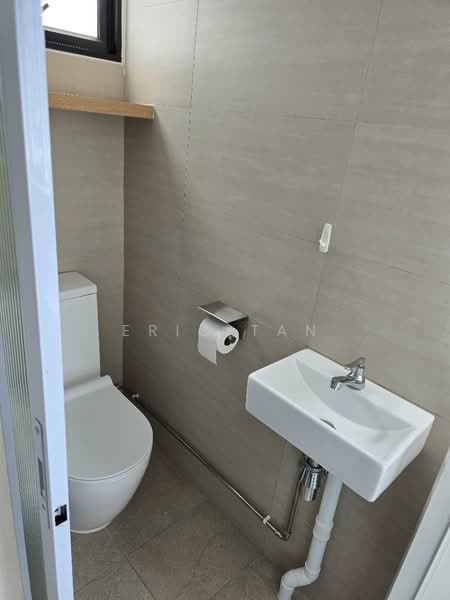 213 Lorong 8 Toa Payoh, 213 Lorong 8 Toa Payoh, Balestier / Toa Payoh, 2 Bedrooms, 883 sqft, HDB Flat For Rent, by Eric Tan, 500258063 - Bathroom - PropertyGuru.com.sg