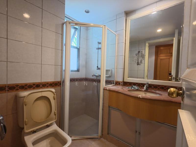 Parkview Apartments, 1 Bukit Batok Street 25, Dairy Farm / Bukit Panjang / Choa Chu Kang, Room Rental, 190 sqft, Apartment For Rent, by Kenneth Ma, 500258076 - Bathroom - PropertyGuru.com.sg