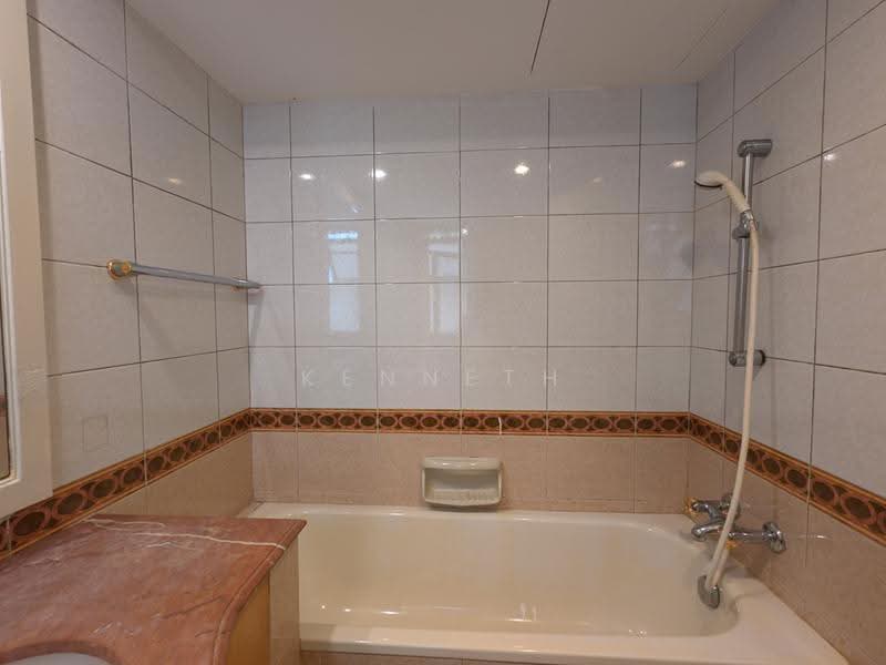 Parkview Apartments, 1 Bukit Batok Street 25, Dairy Farm / Bukit Panjang / Choa Chu Kang, Room Rental, 190 sqft, Apartment For Rent, by Kenneth Ma, 500258076 - Bathroom - PropertyGuru.com.sg