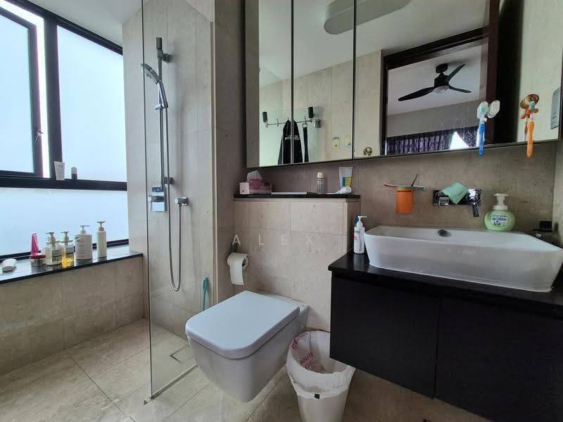 Spottiswoode Residences, 48 Spottiswoode Park Road, Chinatown / Tanjong Pagar, 3 Bedrooms, 1,410 sqft, Condominium For Sale, by Alex Lim, 500258085 - Bathroom - PropertyGuru.com.sg