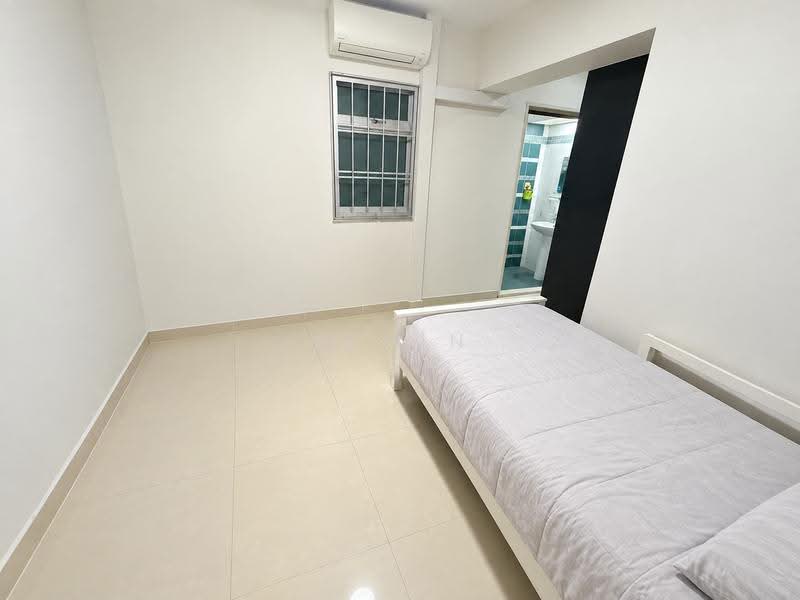 38D Bendemeer Road, 38D Bendemeer Road, Balestier / Toa Payoh, 3 Bedrooms, 990 sqft, HDB Flat For Sale, by Kevin Ng, 500258117 - Bedroom - PropertyGuru.com.sg