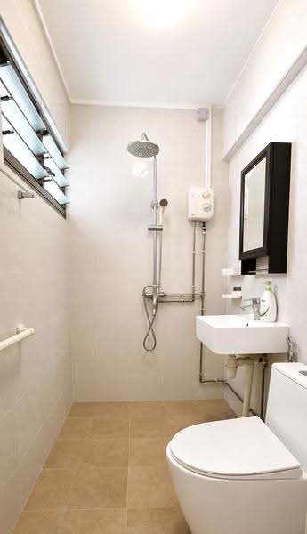 141 Bishan Street 12, 141 Bishan Street 12, Ang Mo Kio / Bishan / Thomson, 3 Bedrooms, 904 sqft, HDB Flat For Sale, by Josh Wei, 500258130 - Master Bathroom - PropertyGuru.com.sg