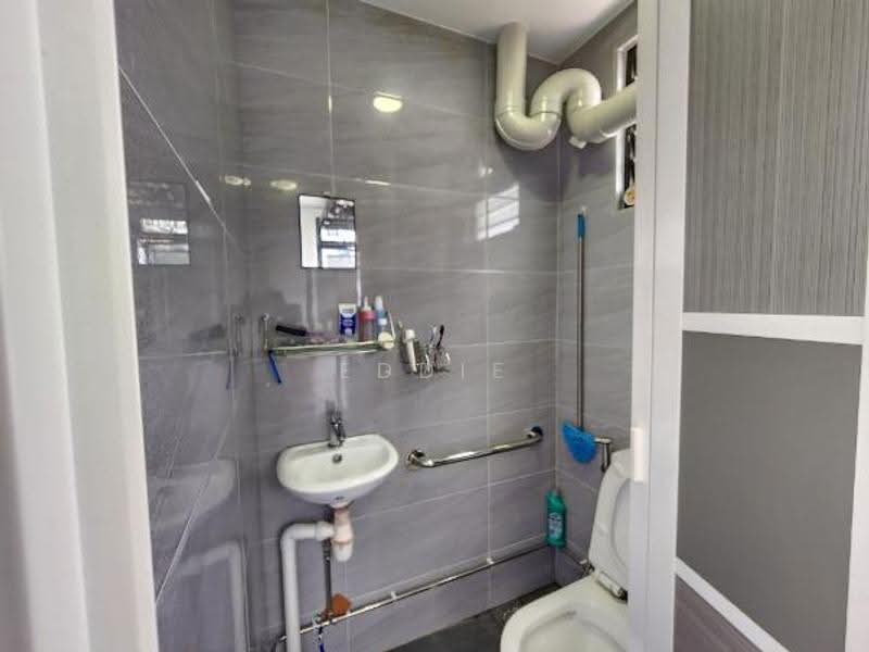 28 Jalan Bahagia, 28 Jalan Bahagia, Balestier / Toa Payoh, 2 Bedrooms, 603 sqft, HDB Flat For Sale, by Eddie Ng, 500258141 - Bathroom - PropertyGuru.com.sg