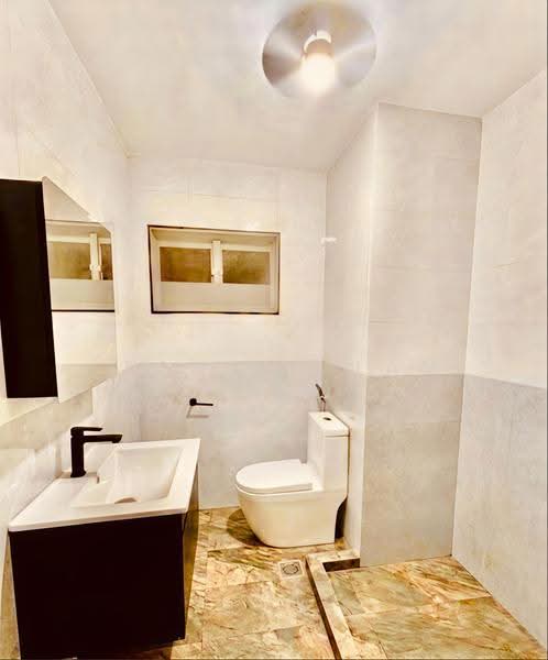 303B Punggol Central, 303B Punggol Central, Hougang / Punggol / Sengkang, 3 Bedrooms, 1,001 sqft, HDB Flat For Sale, by Leonard Lam, 500258143 - Bathroom - PropertyGuru.com.sg