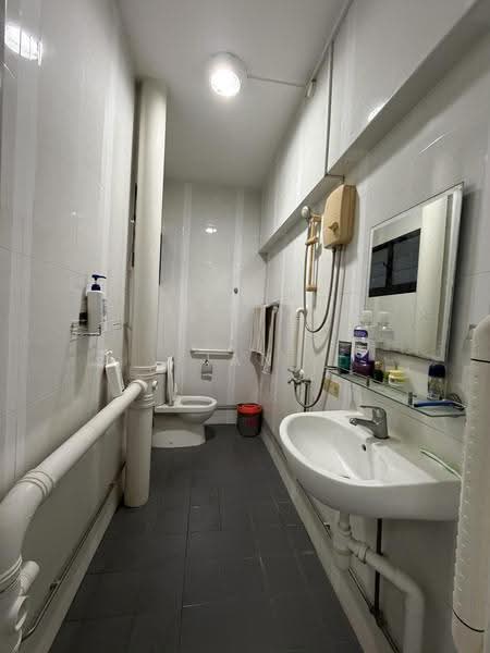 107 Yishun Ring Road, 107 Yishun Ring Road, Sembawang / Yishun, 3 Bedrooms, 1,012 sqft, HDB Flat For Sale, by Ian Teo, 500258178 - Bathroom - PropertyGuru.com.sg