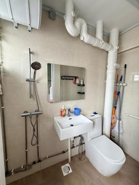 436 Hougang Avenue 8, 436 Hougang Avenue 8, Hougang / Punggol / Sengkang, Room Rental, 150 sqft, HDB Flat For Rent, by Benson Ting, 500258180 - Bathroom - PropertyGuru.com.sg