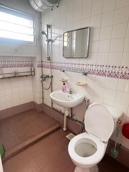 842D Tampines Street 82, 842D Tampines Street 82, Pasir Ris / Tampines, Room Rental, 97 sqft, HDB Flat For Rent, by Wei Lian, 500258183 - Bathroom - PropertyGuru.com.sg