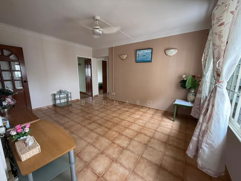 911 Hougang Street 91, 911 Hougang Street 91, Hougang / Punggol / Sengkang, 3 Bedrooms, 990 sqft, HDB Flat For Sale, by Bernard Chua, 500258185 - Living Room - PropertyGuru.com.sg