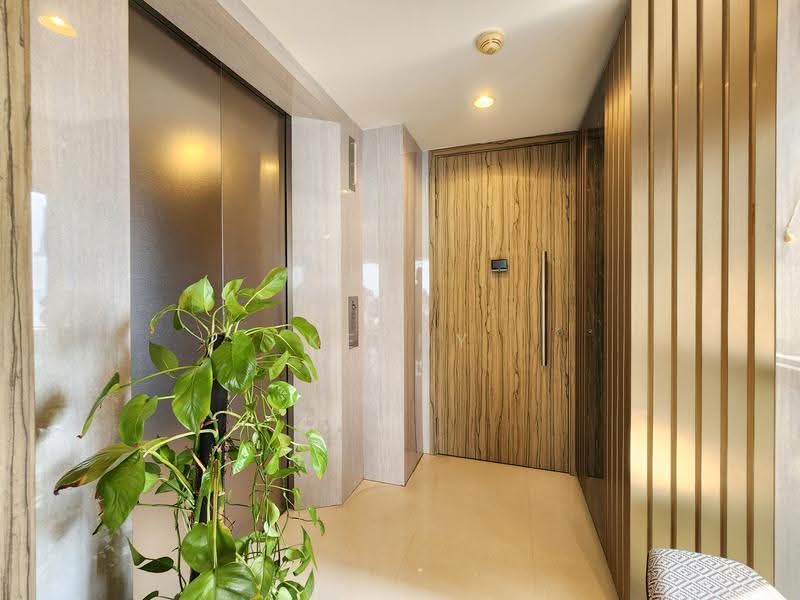 Riverbank at Fernvale, 17 Fernvale Close, Seletar / Yio Chu Kang, 5 Bedrooms, 1,389 sqft, Condominium For Sale, by Kenny Lim (林格徵), 500258201 - Private Lift Entrance - PropertyGuru.com.sg