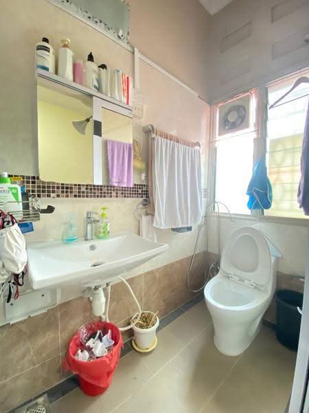 Guillemard road, Eunos / Geylang / Paya Lebar, 4 Bedrooms, 2,400 sqft, Terraced House For Sale, by Kim Tham, 500258209 - Bathroom - PropertyGuru.com.sg