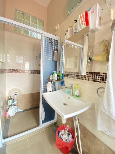 Guillemard road, Eunos / Geylang / Paya Lebar, 4 Bedrooms, 2,400 sqft, Terraced House For Sale, by Kim Tham, 500258209 - Bathroom - PropertyGuru.com.sg