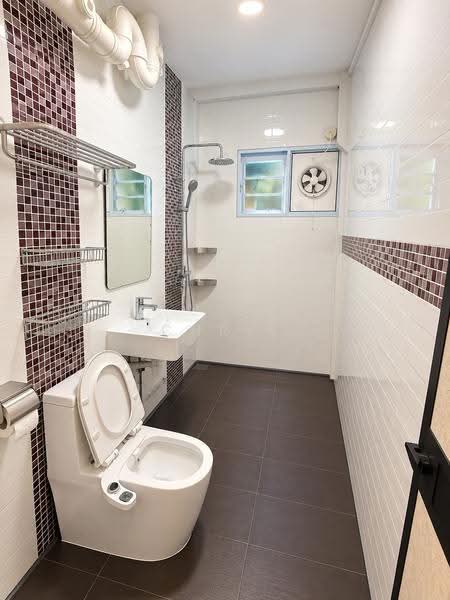 549 Serangoon North Avenue 3, 549 Serangoon North Avenue 3, Hougang / Punggol / Sengkang, 3 Bedrooms, 1,291 sqft, HDB Flat For Sale, by Chris Koo, 500258221 - Bathroom - PropertyGuru.com.sg