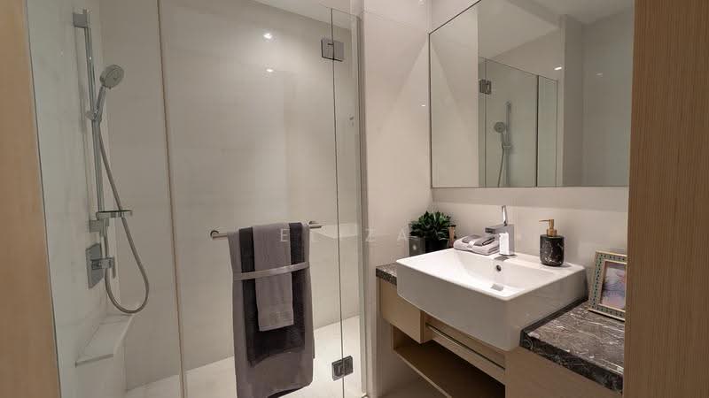 Cliveden at Grange, 100 Grange Road, Tanglin / Holland / Bukit Timah, 4 Bedrooms, 2,842 sqft, Condominium For Sale, by Eliza Tan, 500258227 - Bathroom - PropertyGuru.com.sg