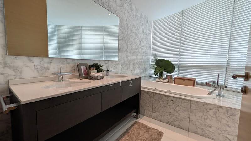 Cliveden at Grange, 100 Grange Road, Tanglin / Holland / Bukit Timah, 3 Bedrooms, 2,153 sqft, Condominium For Sale, by Eliza Tan, 500258232 - Bathroom - PropertyGuru.com.sg