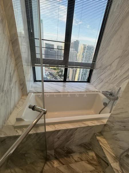 VIVA, 8 Suffolk Walk, Newton / Novena, 5 Bedrooms, 4,908 sqft, Condominium For Rent, by Juliana Ang, 500258245 - Bathroom - PropertyGuru.com.sg