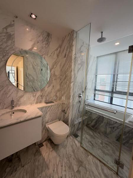 VIVA, 8 Suffolk Walk, Newton / Novena, 5 Bedrooms, 4,908 sqft, Condominium For Rent, by Juliana Ang, 500258245 - Junior master Bathroom - PropertyGuru.com.sg