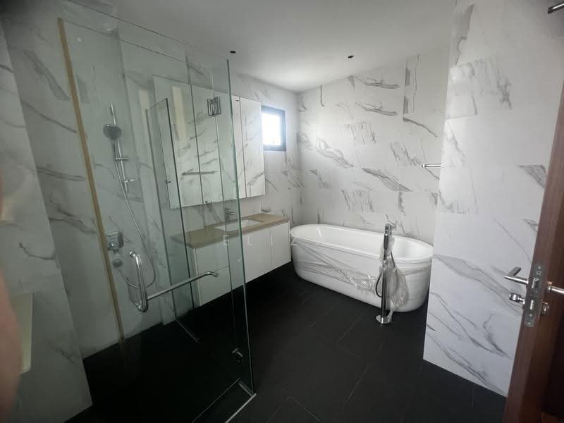 Detached at Stirling Road, Shepherds Drive, Merino Crescent, Queenstown, Alexandra / Commonwealth, 10+ Bedrooms, 9,000 sqft, Detached House For Sale, by Eliza Tan, 500258247 - Bathroom - PropertyGuru.com.sg