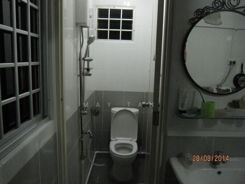 Block 338, Ang Mo Kio Ave 1, Street 32, Room Rental, 100 sqft, HDB Flat For Rent, by May Tan, 500258252 - Bathroom - PropertyGuru.com.sg