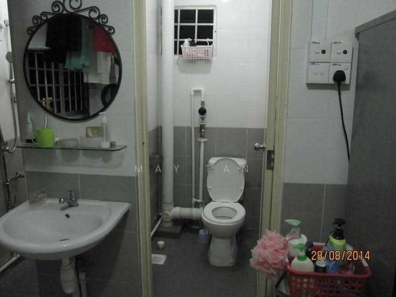 Block 338, Ang Mo Kio Ave 1, Street 32, Room Rental, 100 sqft, HDB Flat For Rent, by May Tan, 500258252 - Bathroom - PropertyGuru.com.sg