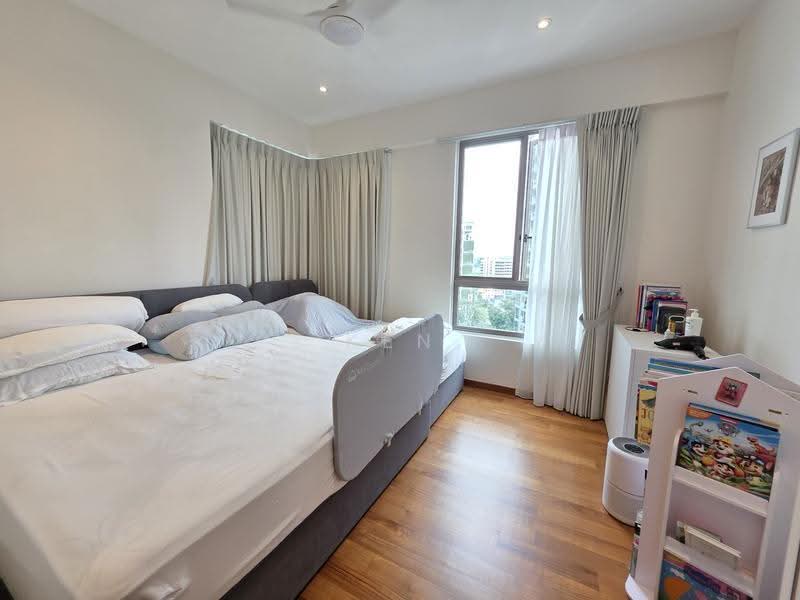 Amaryllis Ville, 20 Newton Road, Newton / Novena, 3 Bedrooms, 980 sqft, Condominium For Sale, by Ken Bong 黄慧锋, 500258273 - Master Bedroom - PropertyGuru.com.sg