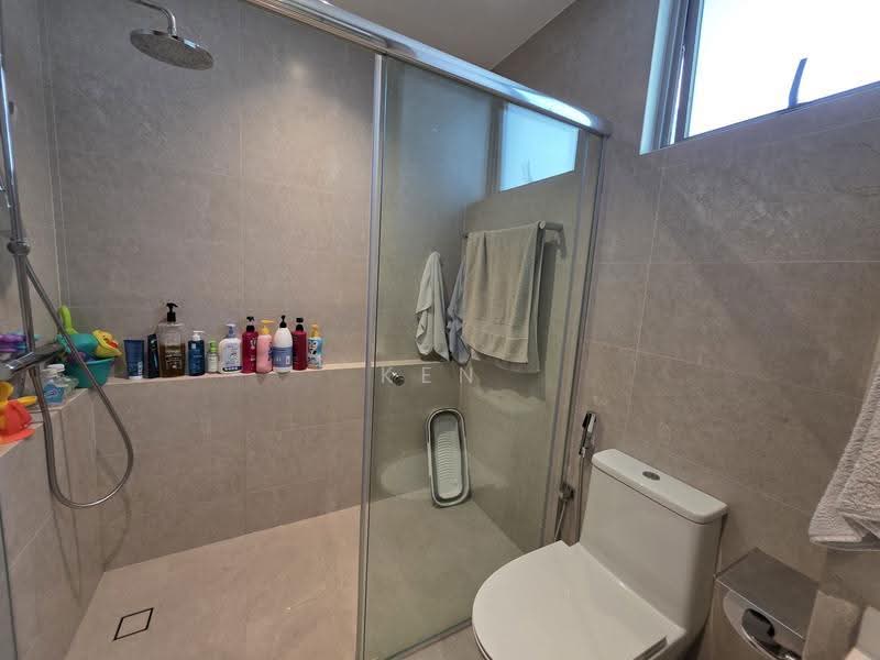Amaryllis Ville, 20 Newton Road, Newton / Novena, 3 Bedrooms, 980 sqft, Condominium For Sale, by Ken Bong 黄慧锋, 500258273 - Bathroom - PropertyGuru.com.sg
