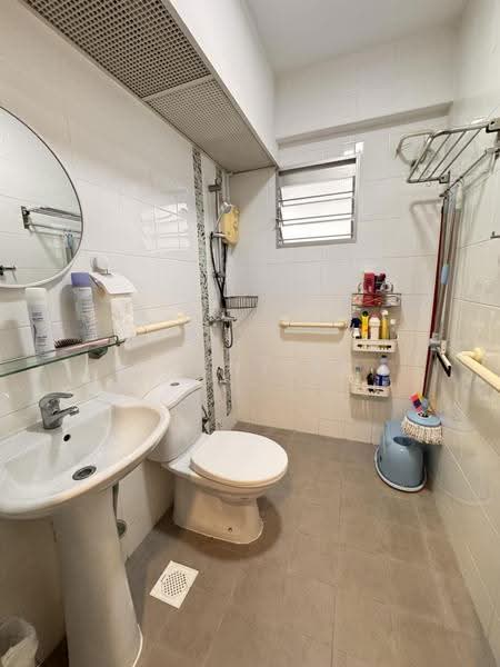 209A Punggol Place, 209A Punggol Place, Hougang / Punggol / Sengkang, Room Rental, 200 sqft, HDB Flat For Rent, by Danny Ee, 500258279 - Bathroom - PropertyGuru.com.sg
