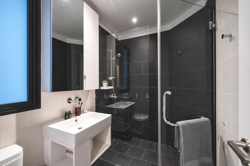 Village @ Pasir Panjang, 463 Pasir Panjang Road, Buona Vista / West Coast / Clementi New Town, 2 Bedrooms, 829 sqft, Condominium For Sale, by Alicia Soh, 500258292 - Bathroom - PropertyGuru.com.sg