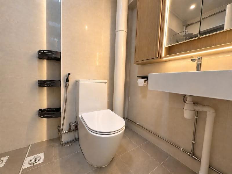 435 Hougang Avenue 8, 435 Hougang Avenue 8, Hougang / Punggol / Sengkang, 4 Bedrooms, 1,216 sqft, HDB Flat For Sale, by Dewi Tan, 500258293 - Bathroom - PropertyGuru.com.sg