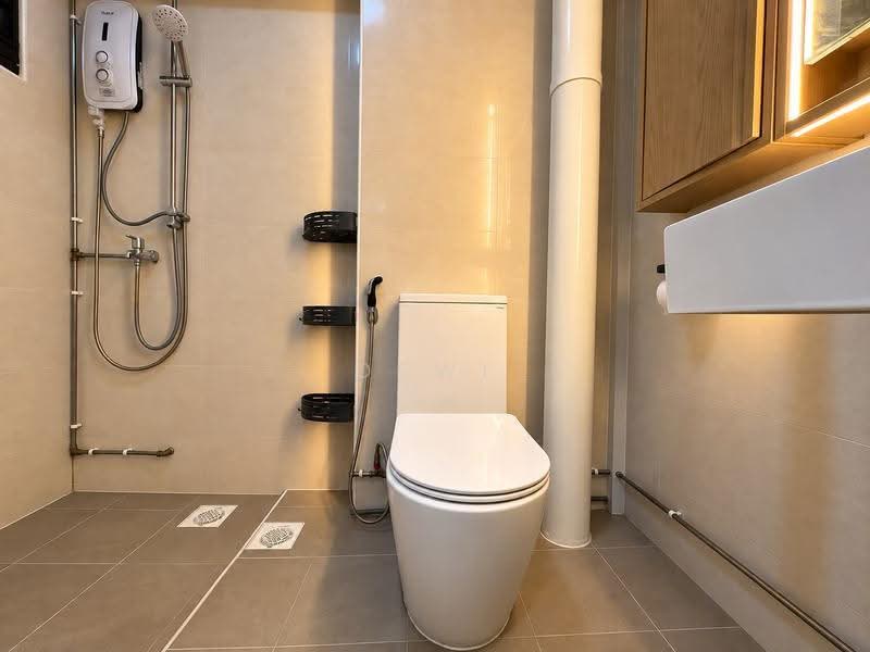 435 Hougang Avenue 8, 435 Hougang Avenue 8, Hougang / Punggol / Sengkang, 4 Bedrooms, 1,216 sqft, HDB Flat For Sale, by Dewi Tan, 500258293 - Bathroom - PropertyGuru.com.sg