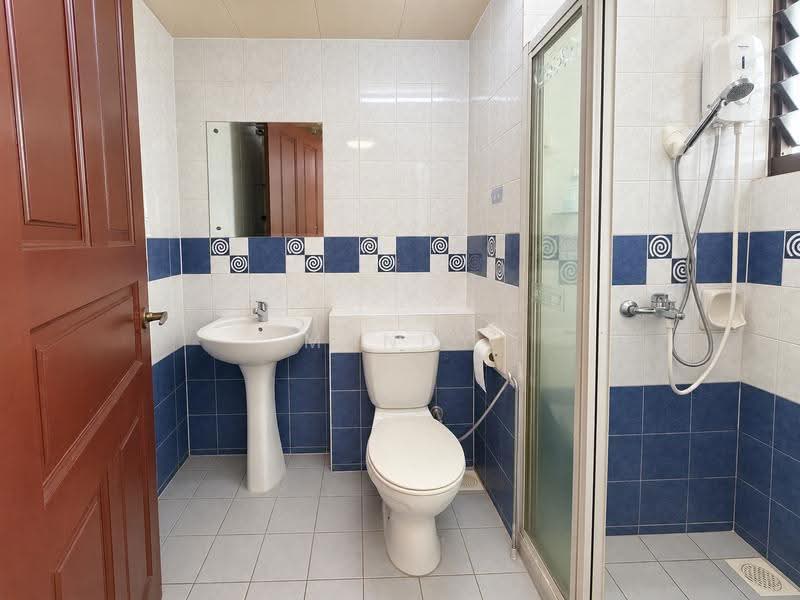 678D Jurong West Street 64, 678D Jurong West Street 64, Boon Lay / Jurong / Tuas, 3 Bedrooms, 1,184 sqft, HDB Flat For Sale, by Mandy Ng, 500258295 - Bathroom - PropertyGuru.com.sg