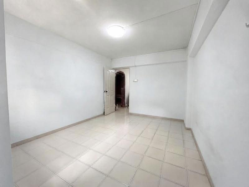 242 Bukit Batok East Avenue 5, 242 Bukit Batok East Avenue 5, Dairy Farm / Bukit Panjang / Choa Chu Kang, 3 Bedrooms, 980 sqft, HDB Flat For Sale, by Dennis Chua, 500258307 - Master Bedroom - PropertyGuru.com.sg