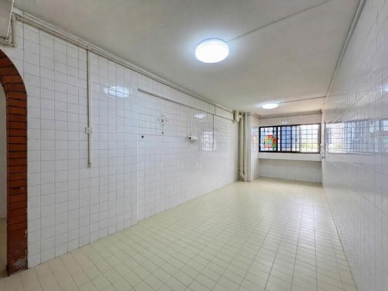 242 Bukit Batok East Avenue 5, 242 Bukit Batok East Avenue 5, Dairy Farm / Bukit Panjang / Choa Chu Kang, 3 Bedrooms, 980 sqft, HDB Flat For Sale, by Dennis Chua, 500258307 - Kitchen - PropertyGuru.com.sg