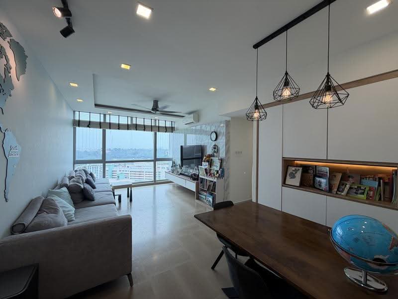 Hillview Regency, 26 Bukit Batok East Avenue 2, Dairy Farm / Bukit Panjang / Choa Chu Kang, 3 Bedrooms, 1,130 sqft, Condominium For Sale, by Yupar ., 500258319 - Living Room - PropertyGuru.com.sg