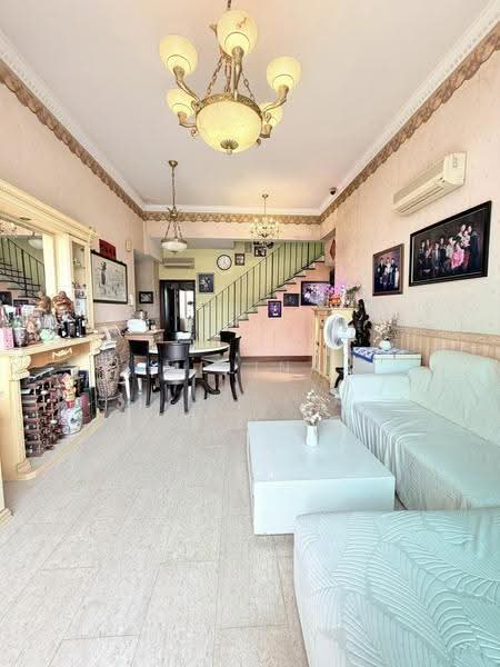 Sunhaven, 781 Upper Changi Road East, Bedok / Upper East Coast, 3 Bedrooms, 2,099 sqft, Condominium For Sale, by Melina Yap, 500258321 - Living Room - PropertyGuru.com.sg