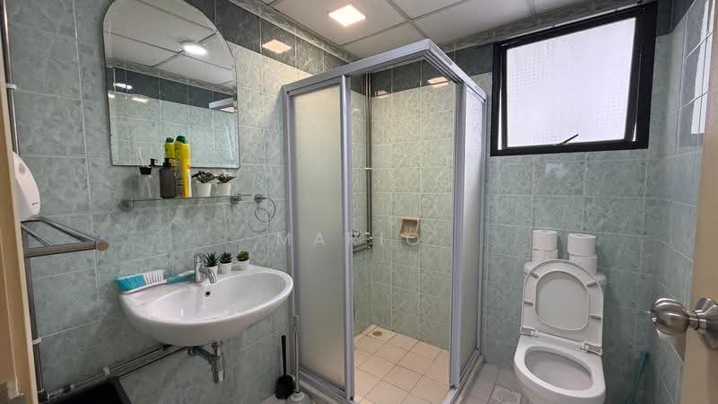 Central Green, 1 Jalan Membina, Alexandra / Commonwealth, Room Rental, 120 sqft, Condominium For Rent, by Mario Ong Jun Zhi, 500258328 - Bathroom - PropertyGuru.com.sg