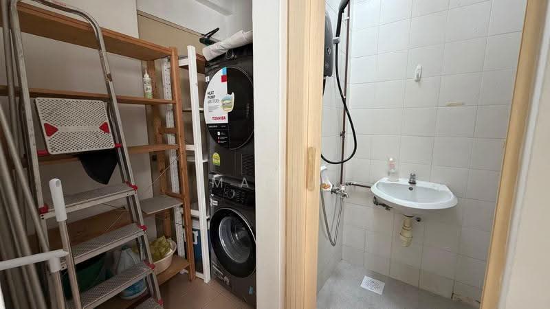 Central Green, 1 Jalan Membina, Alexandra / Commonwealth, Room Rental, 120 sqft, Condominium For Rent, by Mario Ong Jun Zhi, 500258328 - Bathroom - PropertyGuru.com.sg
