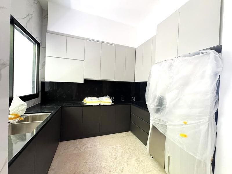 Brand New 3.5 Storey Terrace @ Hillview’s Crown Jewel: Brand New Mega Terrace, Hillview Crescent, Dairy Farm / Bukit Panjang / Choa Chu Kang, 6 Bedrooms, 7,240 sqft, Terraced House For Sale, by Karen Low, 500258336 - Kitchen - PropertyGuru.com.sg