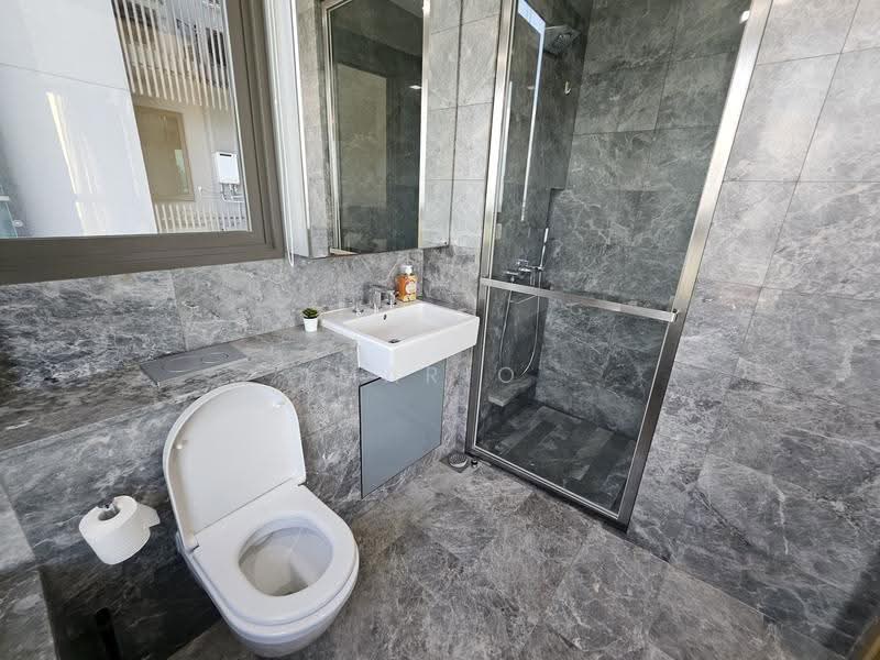 Skyline Residences, 610 Telok Blangah Road, Harbourfront / Telok Blangah, Room Rental, 200 sqft, Condominium For Rent, by Mario Ong Jun Zhi, 500258338 - Bathroom - PropertyGuru.com.sg