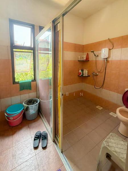 Simpang Bedok, Simpang Bedok, Bedok / Upper East Coast, 5 Bedrooms, 3,172 sqft, Semi-Detached House For Sale, by Koobin Tan, 500258341 - Bathroom - PropertyGuru.com.sg