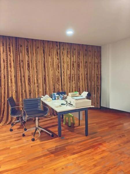 Hoover Park, Chun Tin Road, Clementi Park / Upper Bukit Timah, 6 Bedrooms, 4,500 sqft, Terraced House For Sale, by Feona Koh, 500258342 - Study - PropertyGuru.com.sg