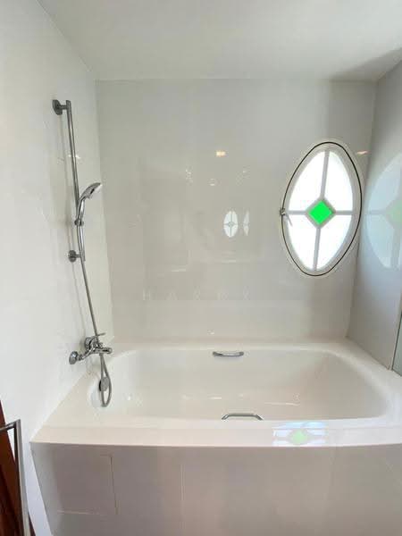 Gentle Villas, Gentle Drive, Newton / Novena, 5 Bedrooms, 2,900 sqft, Detached House For Sale, by Harry Yap, 500258345 - Bathroom - PropertyGuru.com.sg