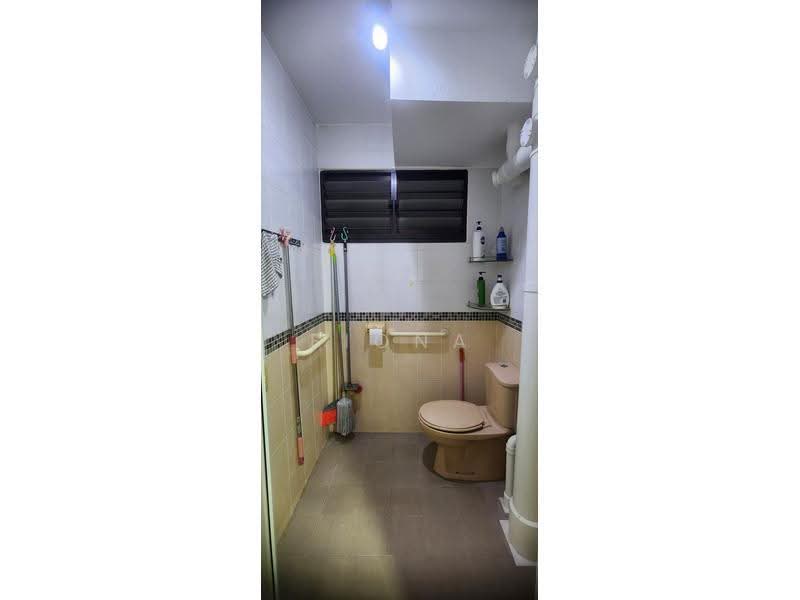 Blk 34 Cassia Crescent, Cassia Crescent, Room Rental, 129 sqft, HDB Flat For Rent, by Fiona Wang, 500258370 - Bathroom - PropertyGuru.com.sg